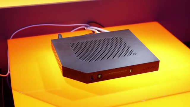 Orange lance livebox play plus puissante que la freebox revolution
